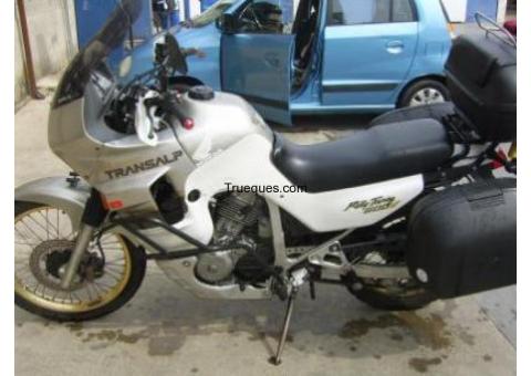 Moto trail honda transalp 600 v por caravana