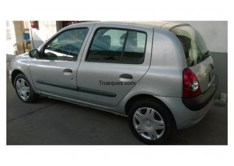 Renault clio por moto