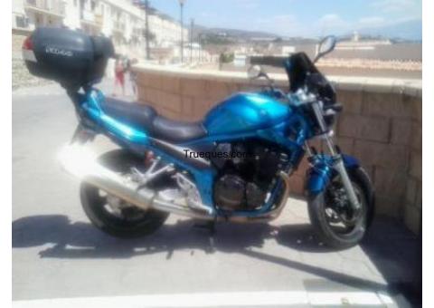 Suzuki bandit 650 por varadero, truiump tiger o similar