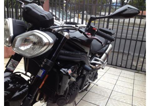 Triumph speed triple 1050cc 135hp 30000km