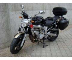 Yamaha fz6 naked con maletas por coche volkswagen golf serie 4 - 1/1