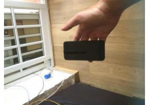 Iphone 5 negro de 16gb y libre con todos sus accesorios.