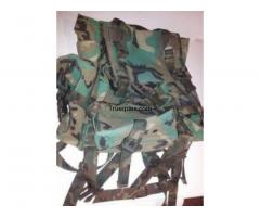 Ropa militar: chaqueton, forro polar, cinturon, petate, portatrajes y mochila - 1/1