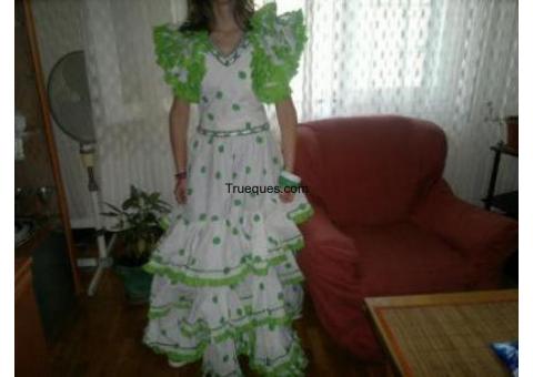 Vestido de sevillama mas complementos