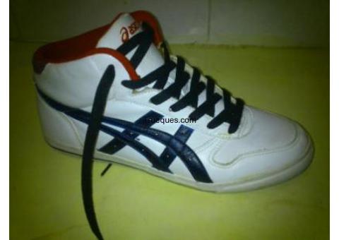 Zaatillas asics completamente nuevas,no han salido a la calle