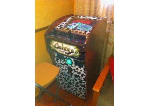 Maquina recreativa arcade para dos jugadores con hyperspin.