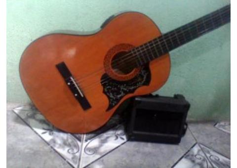 Guitarra clasica con amplificador