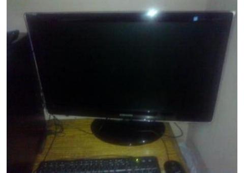 Pantalla full hd casi nueva un mes aprox de uso solo como pantalla de computador