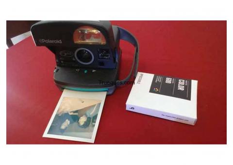 Polaroid 600 con cartucho impossible projetc