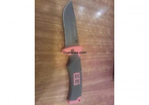 Cuchillo bear grylls excelente estado usado . con estuche