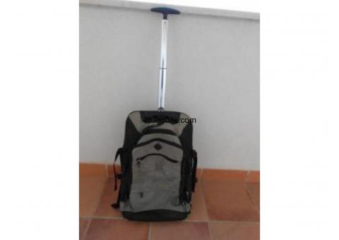 Mochila de montaña y trekking con ruedas