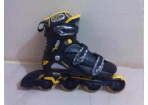 Se vende dos pares de patines en linea roller derby