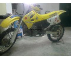 Cambio,suzuki 250 cross,escape messico,toda equipaccion,,traje,peto,botas y demas,,,,,,,,,busco tabl - 1/1