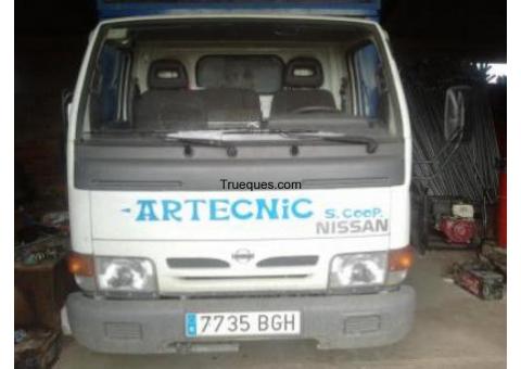 Camion nissan cabstar 90