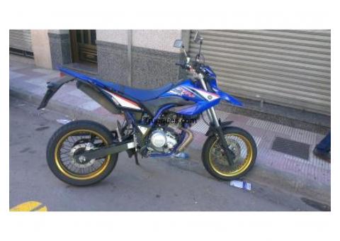 Camvio moto yamaha, por coche