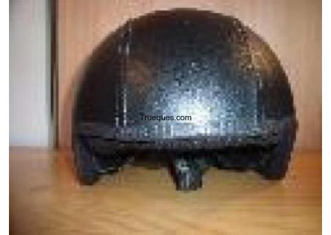 Casco de cuero negro