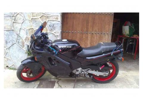 Honda cbr600f por remolque.