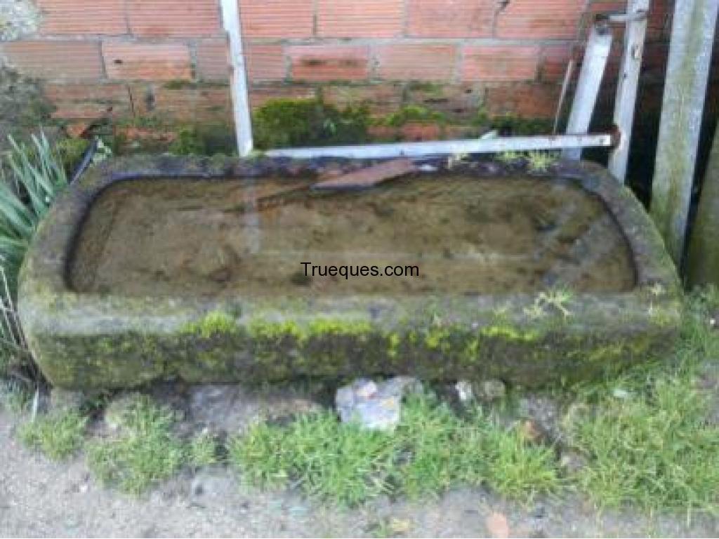 Antiguisimos abrevaderos o pias en piedra