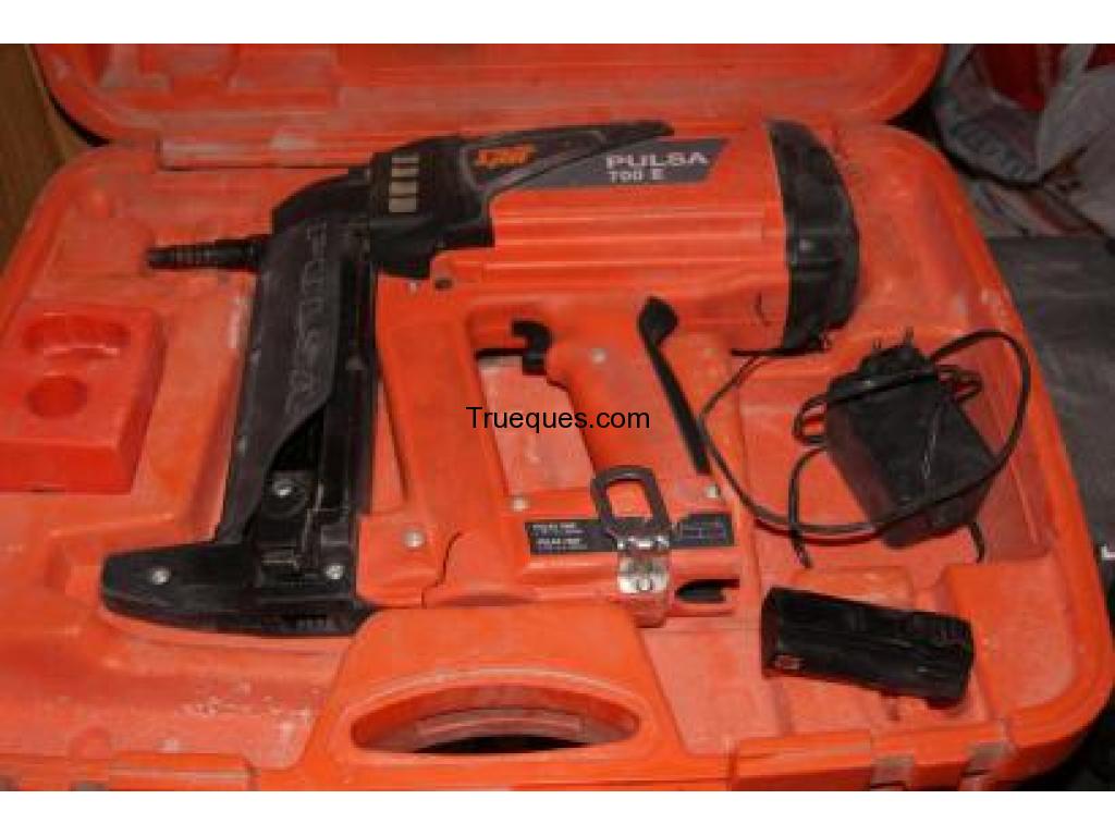 Clavadora split pulsa 700 e