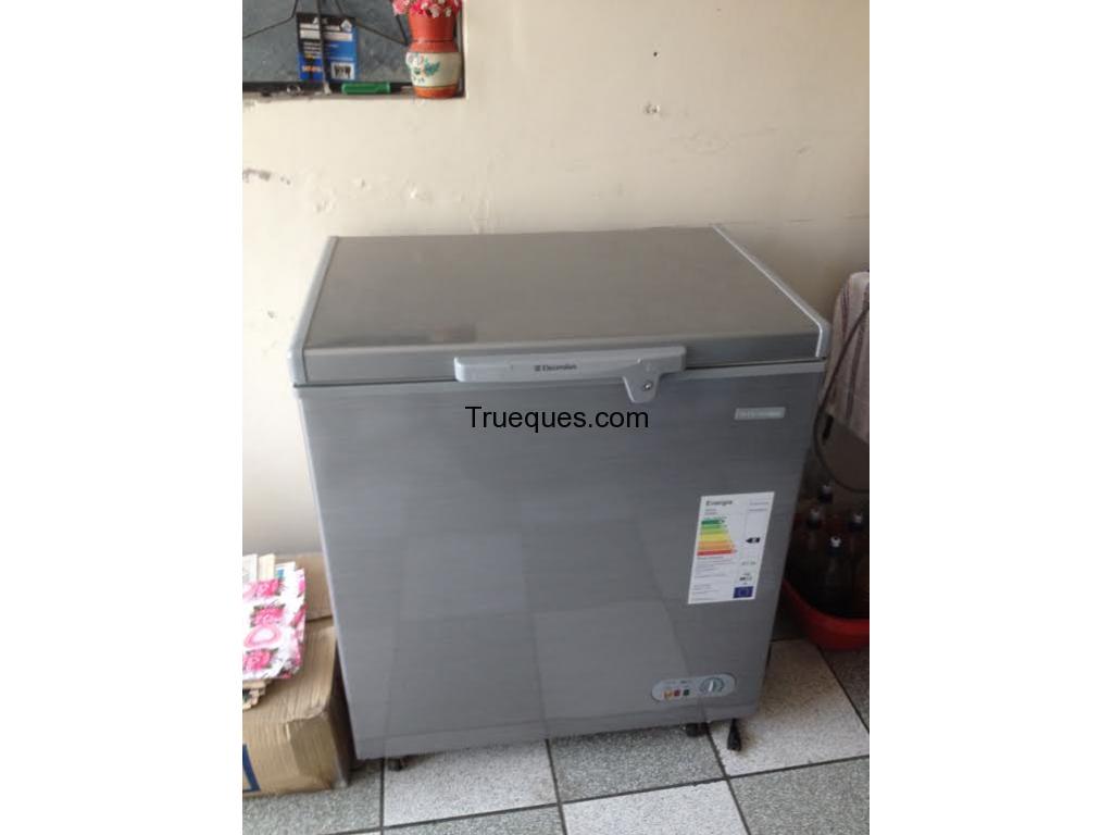 Congeladora electrolux nueva de 150 litros