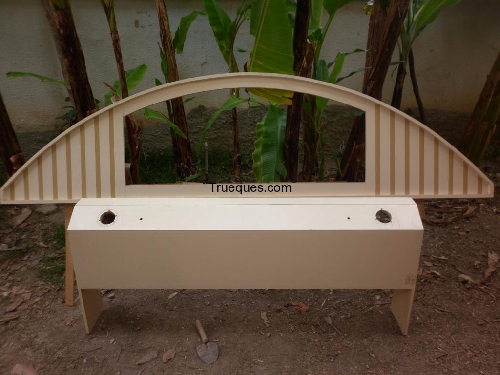 Copete y mueble de cama