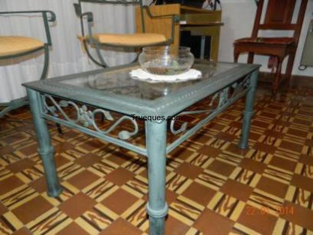 Juego de silla y mesa de hierro forjado