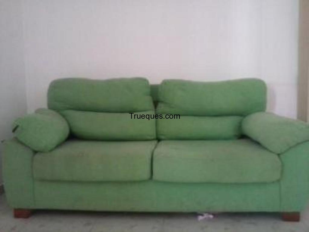 Sofa de 3 plazas verde pistacho en muy buen estado