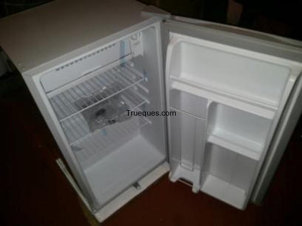 Tueque de refriegradora nueva por muebles en muy buen estado