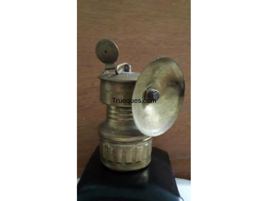 Antigua lampara de carburo para mineria