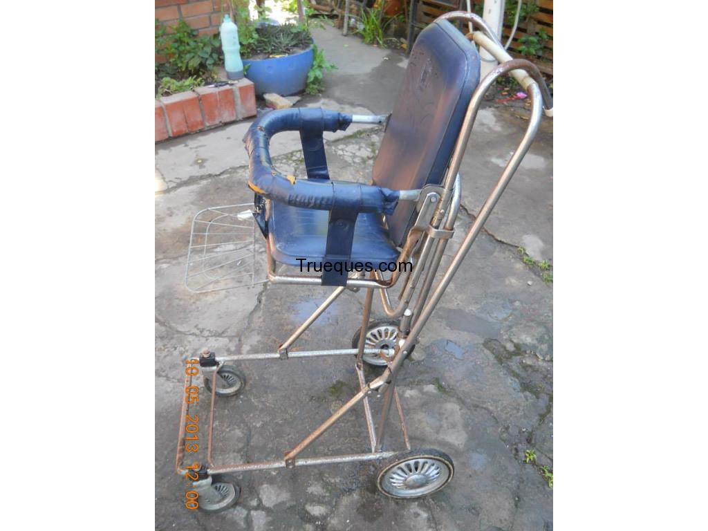 Antiguo coche de bebe