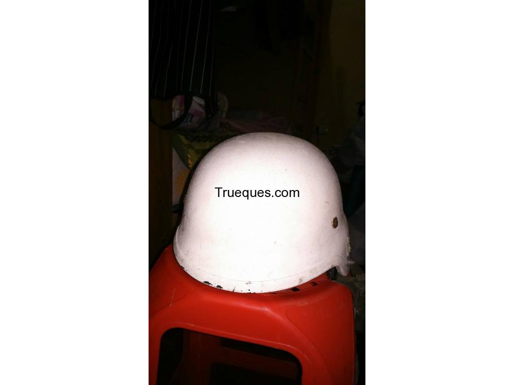 Casco militar antiguo