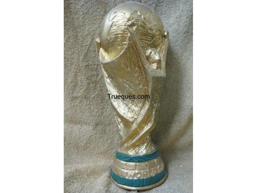 Escultura replica copa del mundial