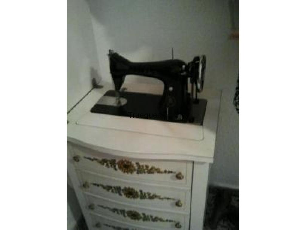 Maquina de coser alfa con mueble