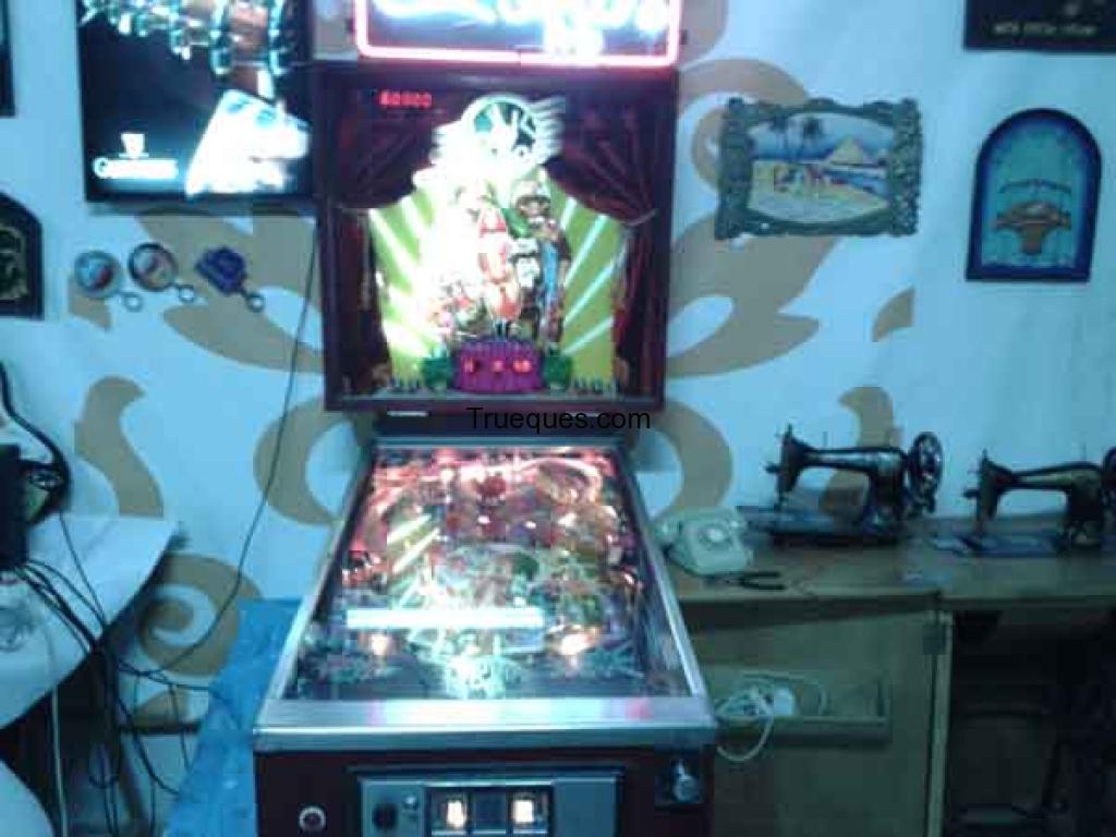 Pinball de playmatic rock2500
