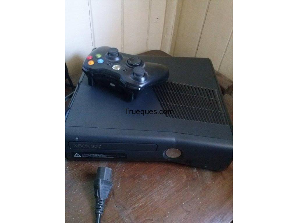 Xbox 360 con un control