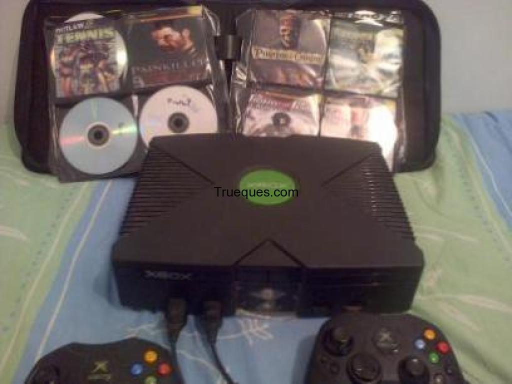 Xbox primera generacion con varios perifericos