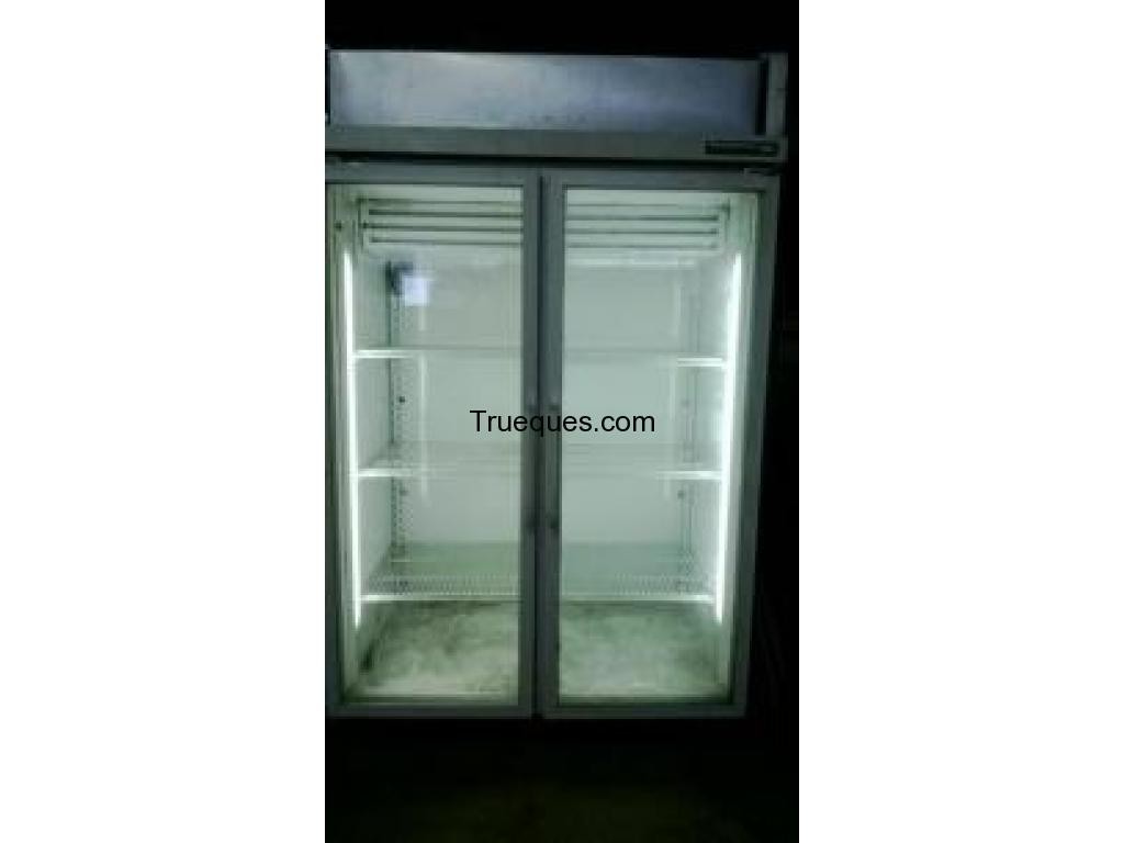 Bonita camara pastelera 220 voltios ideal para pasteleria o tienda