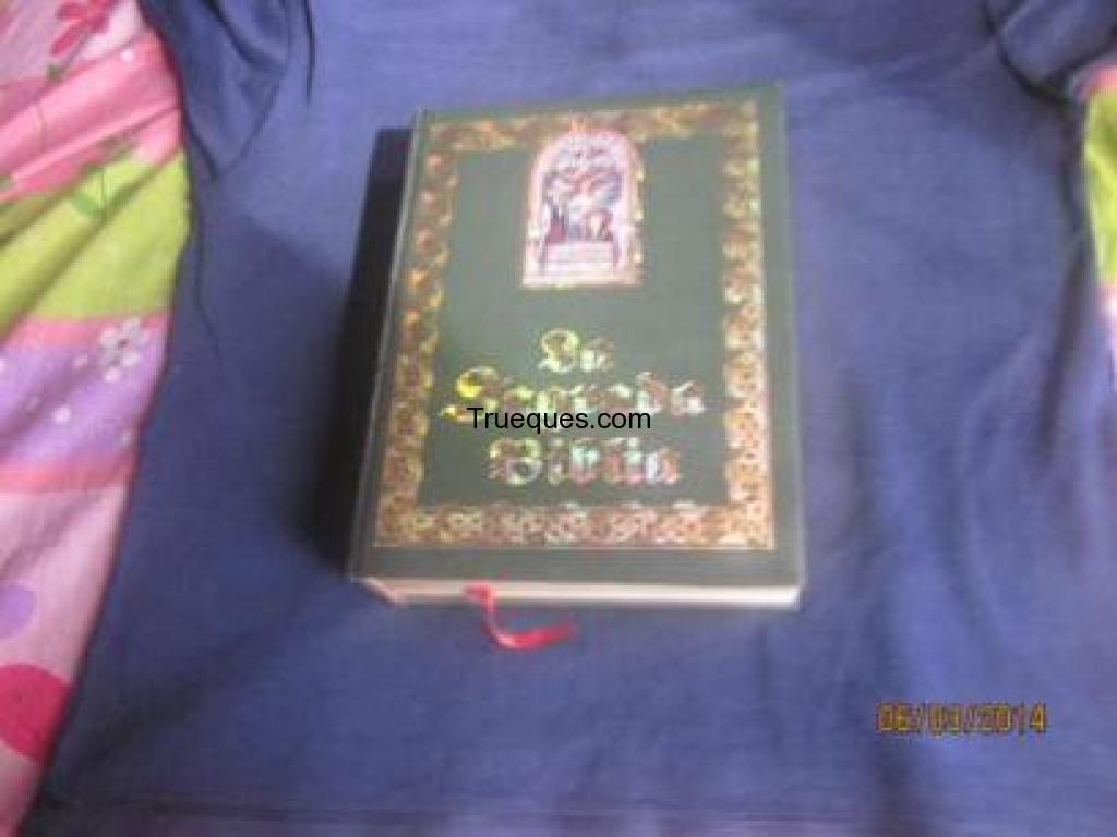 Biblia nueva en su caja grande