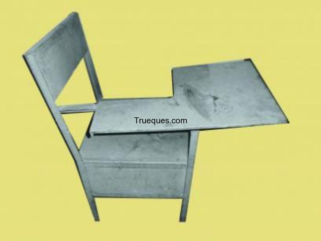 Pupitres metalicos en buen estado