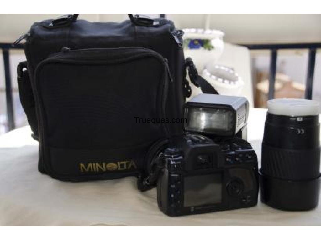 Camara digital reflex profesional con 2 objetivos