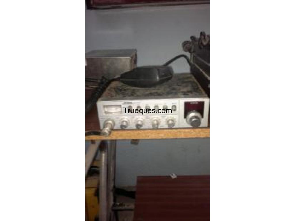 Emisora para camion y estacion base de emisora