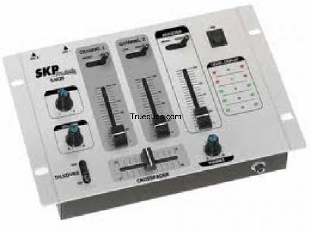 Mixer con dos entradas y un aux