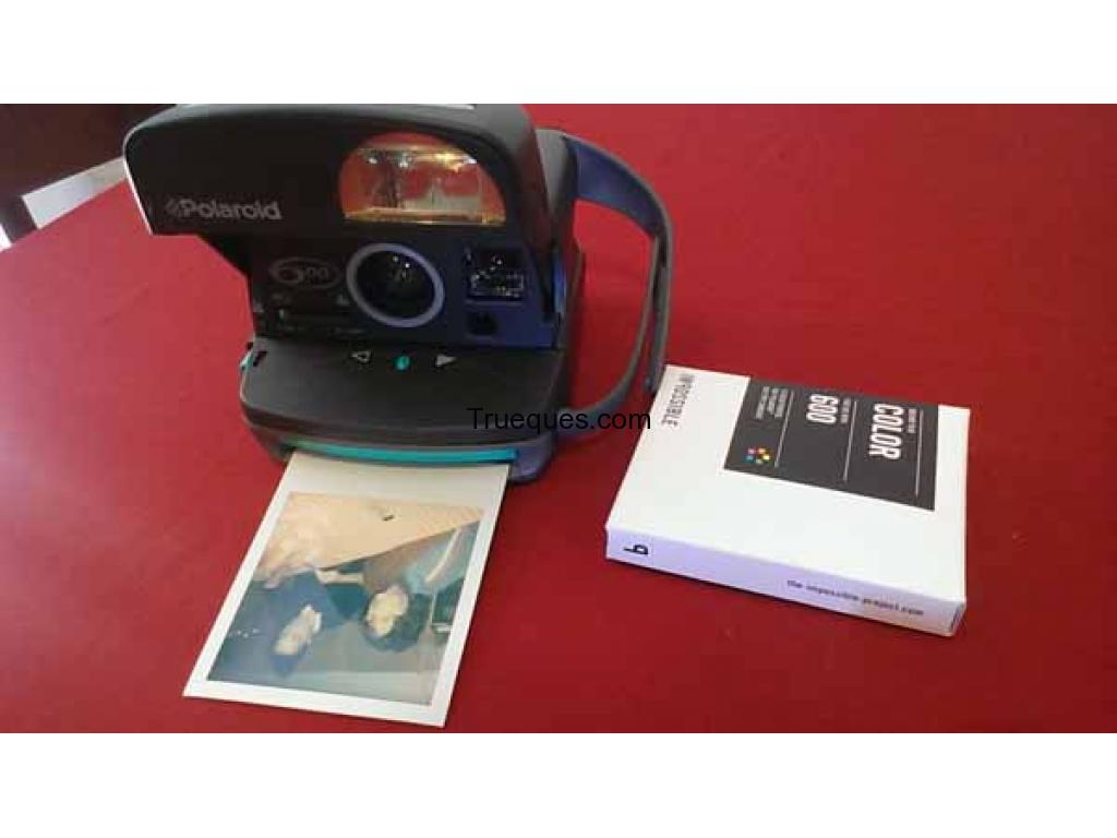 Polaroid 600 con cartucho impossible projetc
