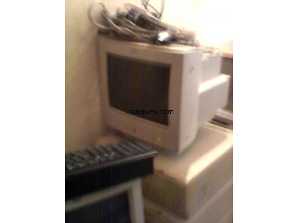 8 pentium 3 en buen estado con un suiche de internet con sus cables y un modem cantv