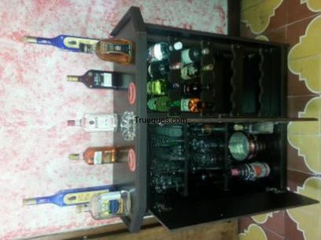 Mini bar equipado dos discos duros 1 tablet