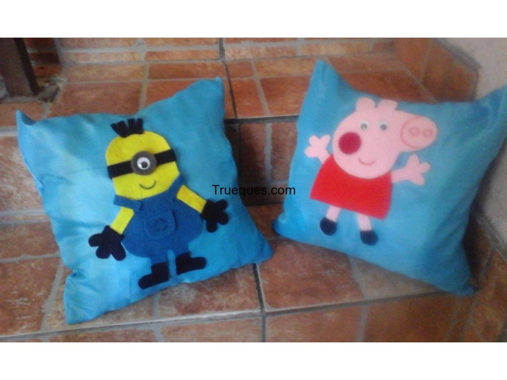 Lote de peluches nuevos peppa pig mas minions mas almohadones