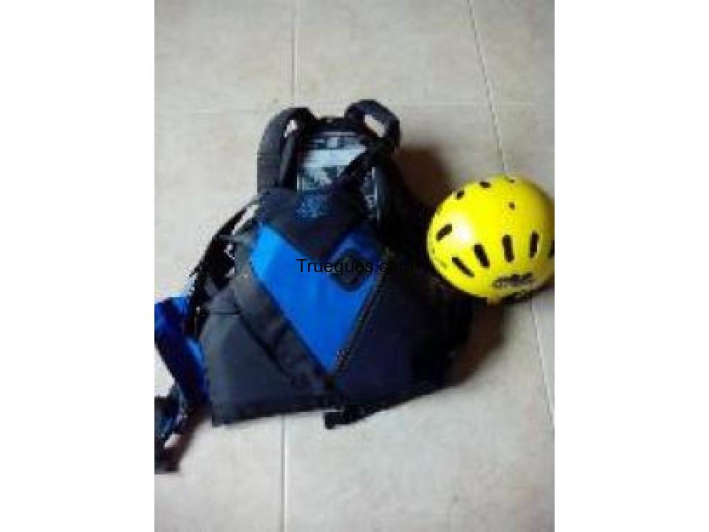 Chaleco y casco para kayak