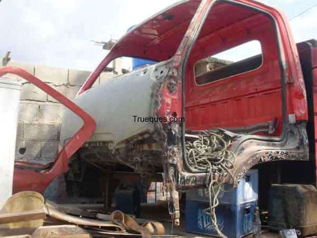 Camion hyundai hd72 en reparacion