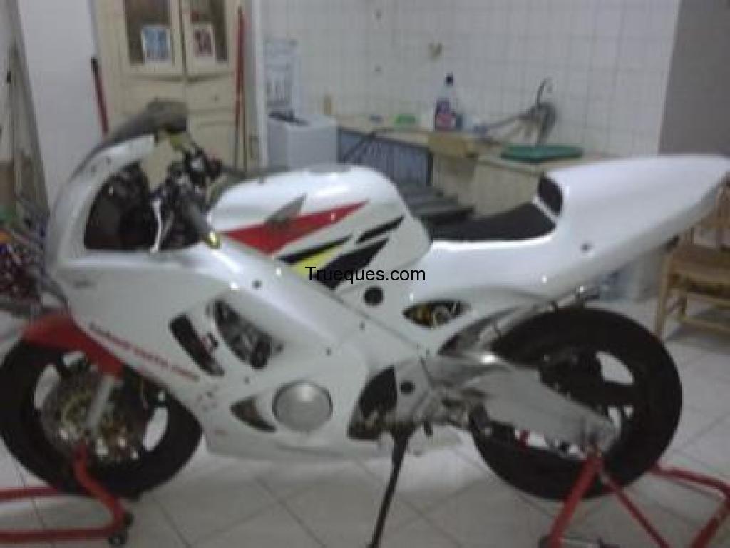 Cbr600 circuito por coche