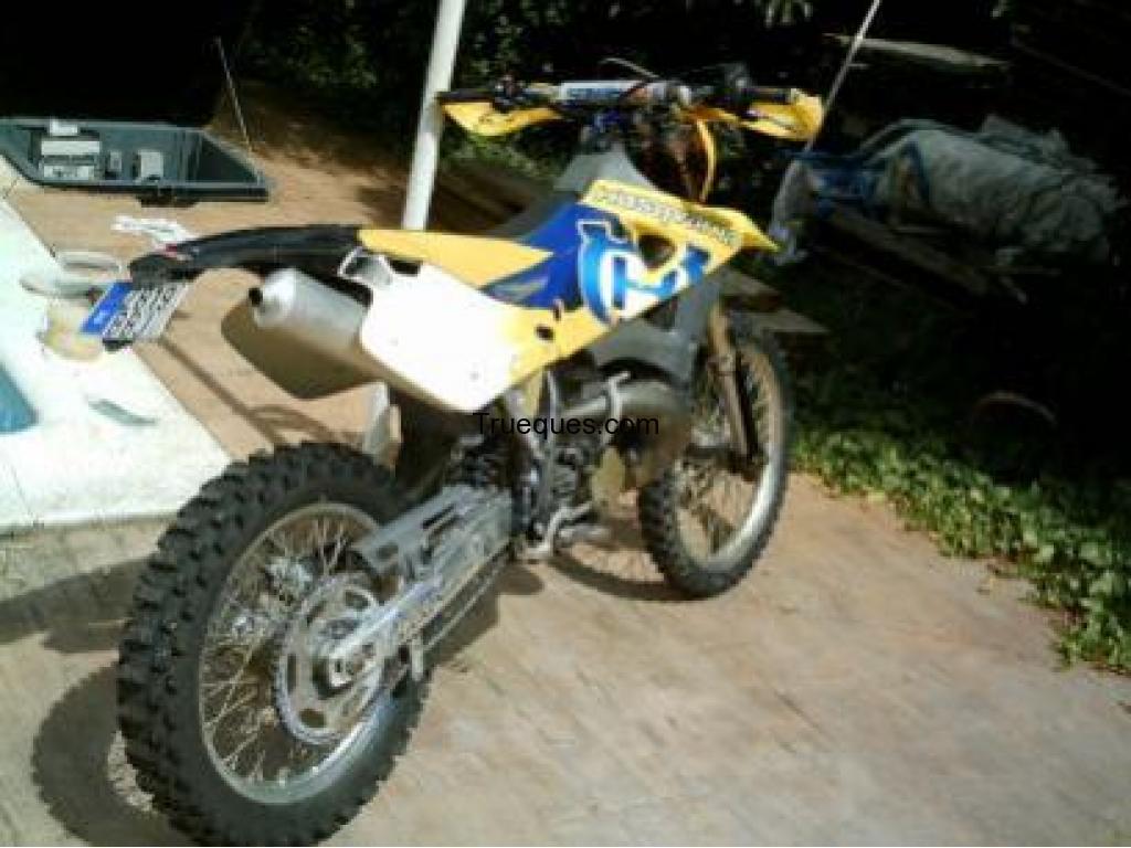 Ofrezco moto de campo husqwarna wr 250 del 2001